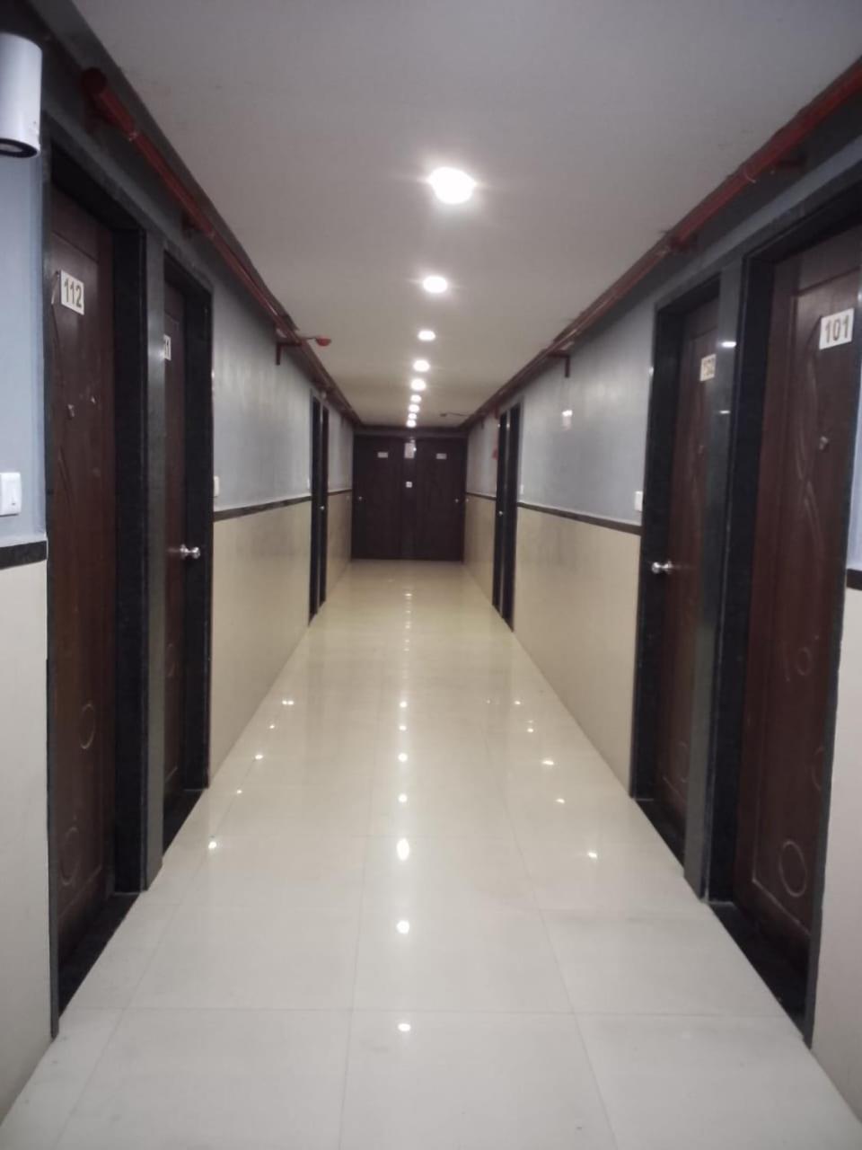 Infinity Rooms & Banquet Surat Zewnętrze zdjęcie
