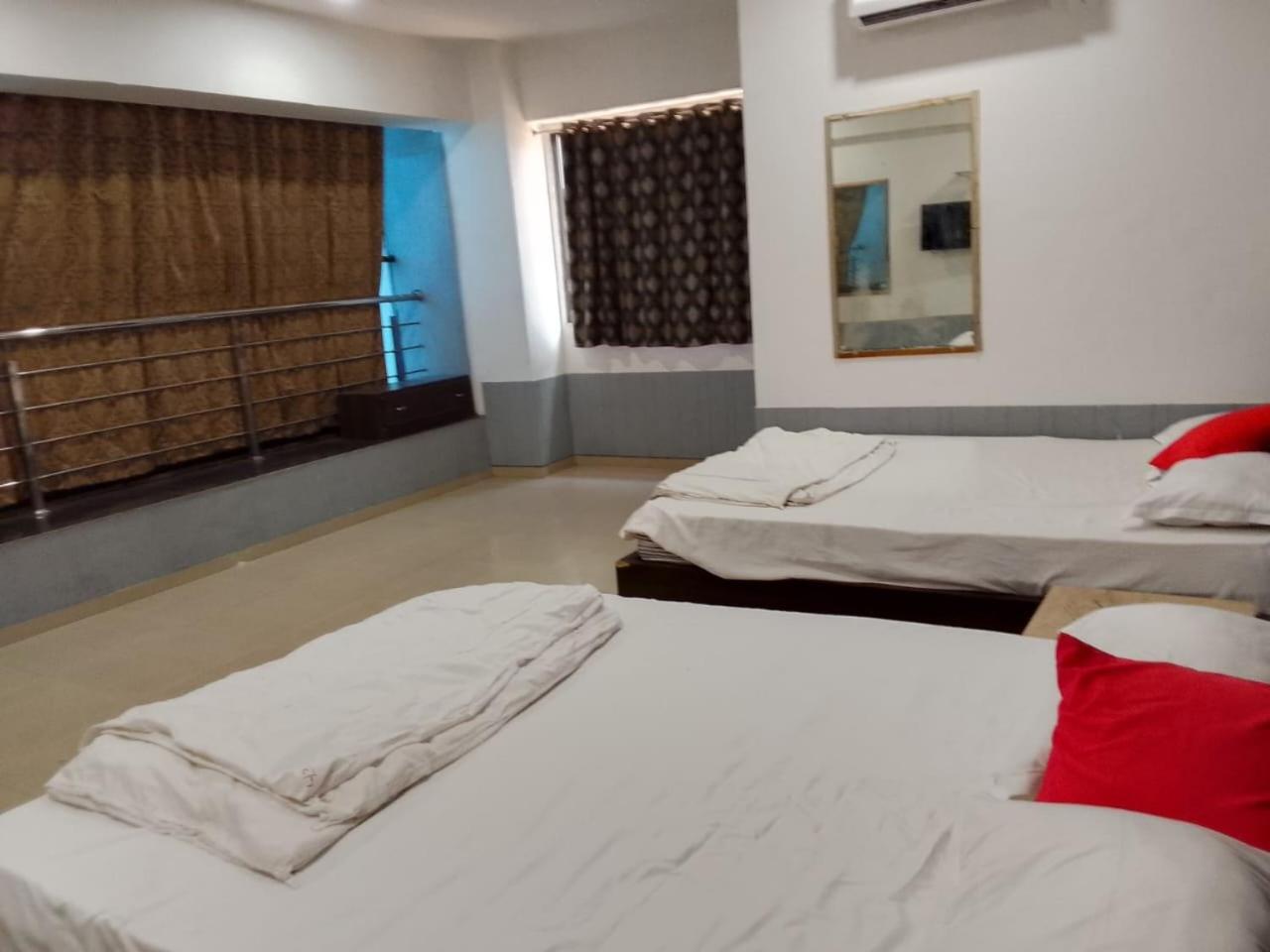 Infinity Rooms & Banquet Surat Zewnętrze zdjęcie